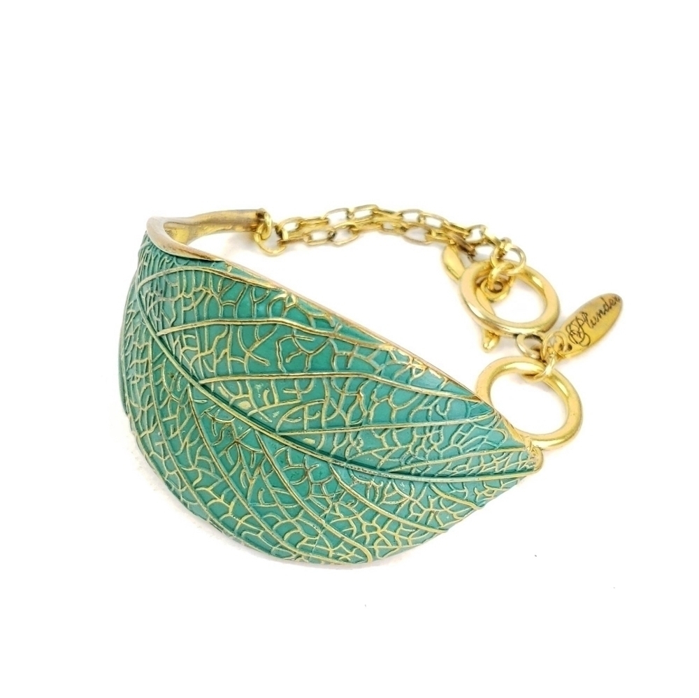 Plunder gold tone green leaf bracelet